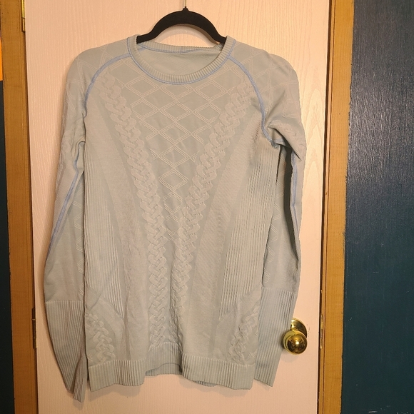 510 📚✏️lululemon winter long sleeve top - Picture 1 of 2